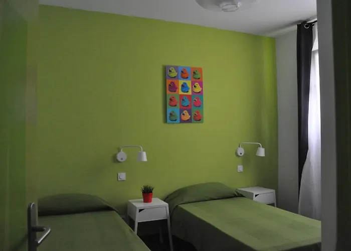 Falow Hostel *